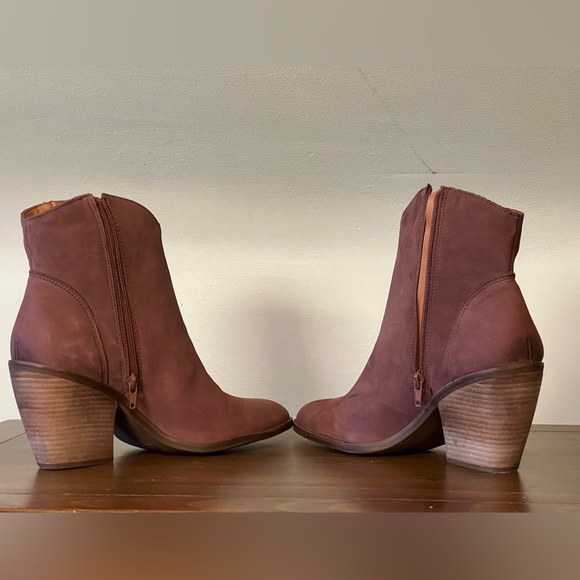 Lucky Loxona Western Ankle Boot - Picture 5 of 11